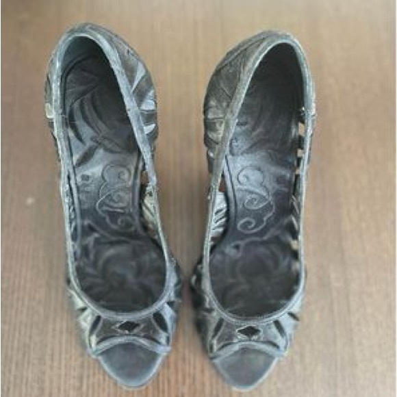 Badgley Mischka Satin Peep-toe Pumps - Size 7 - Picture 3 of 5